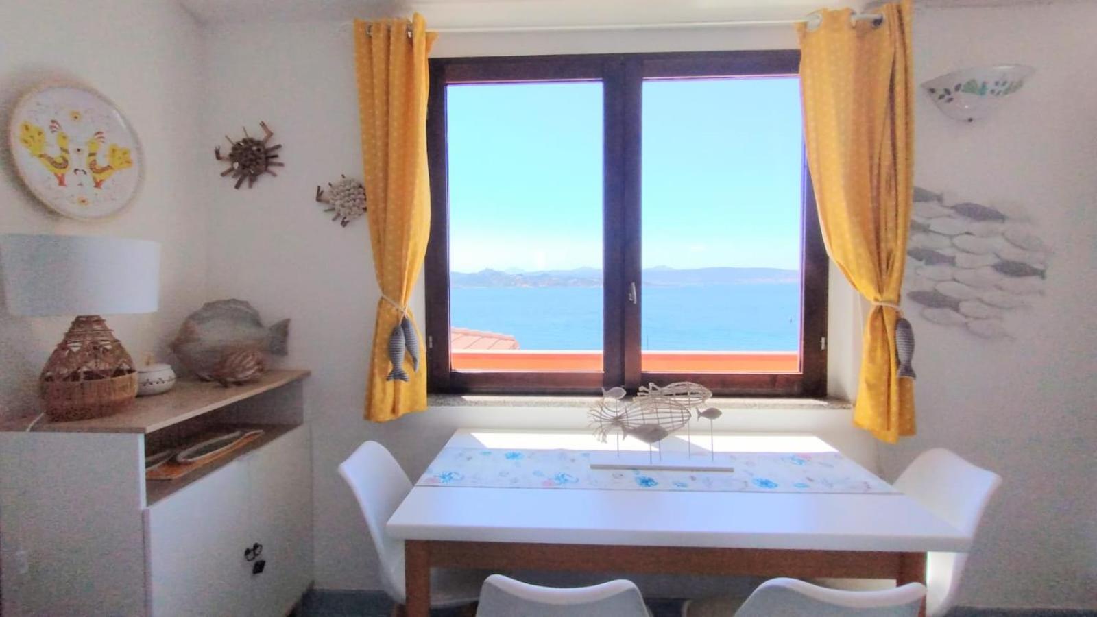 Appartamentino Panoramico...Con Finestra Sul Mare! La Maddalena  Bagian luar foto